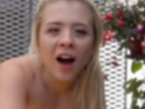 teenieminimaus Porno Video: Mega Nerd Teen die kleine enge Fotze zugespermt!!!